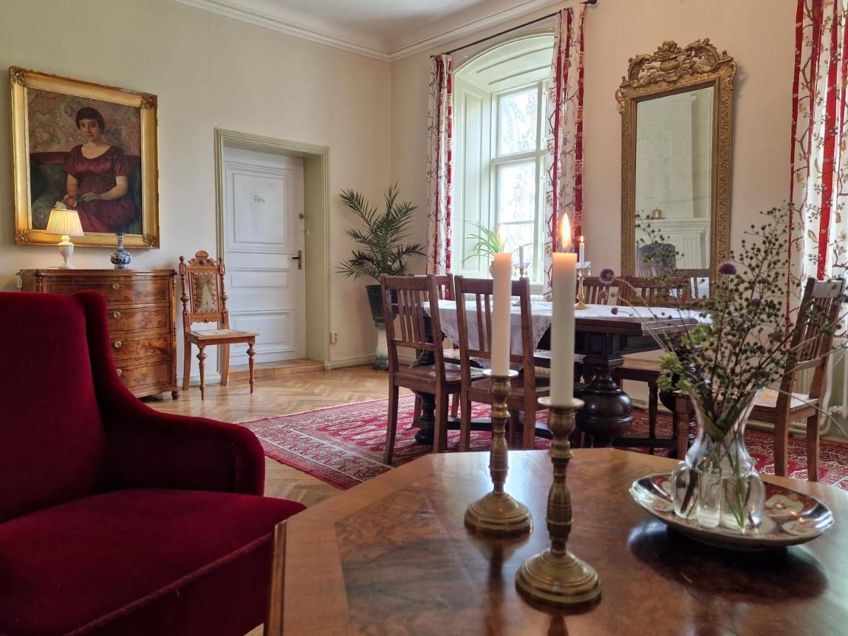 Floda  Naeaes Slott 게스트하우스 외부 사진