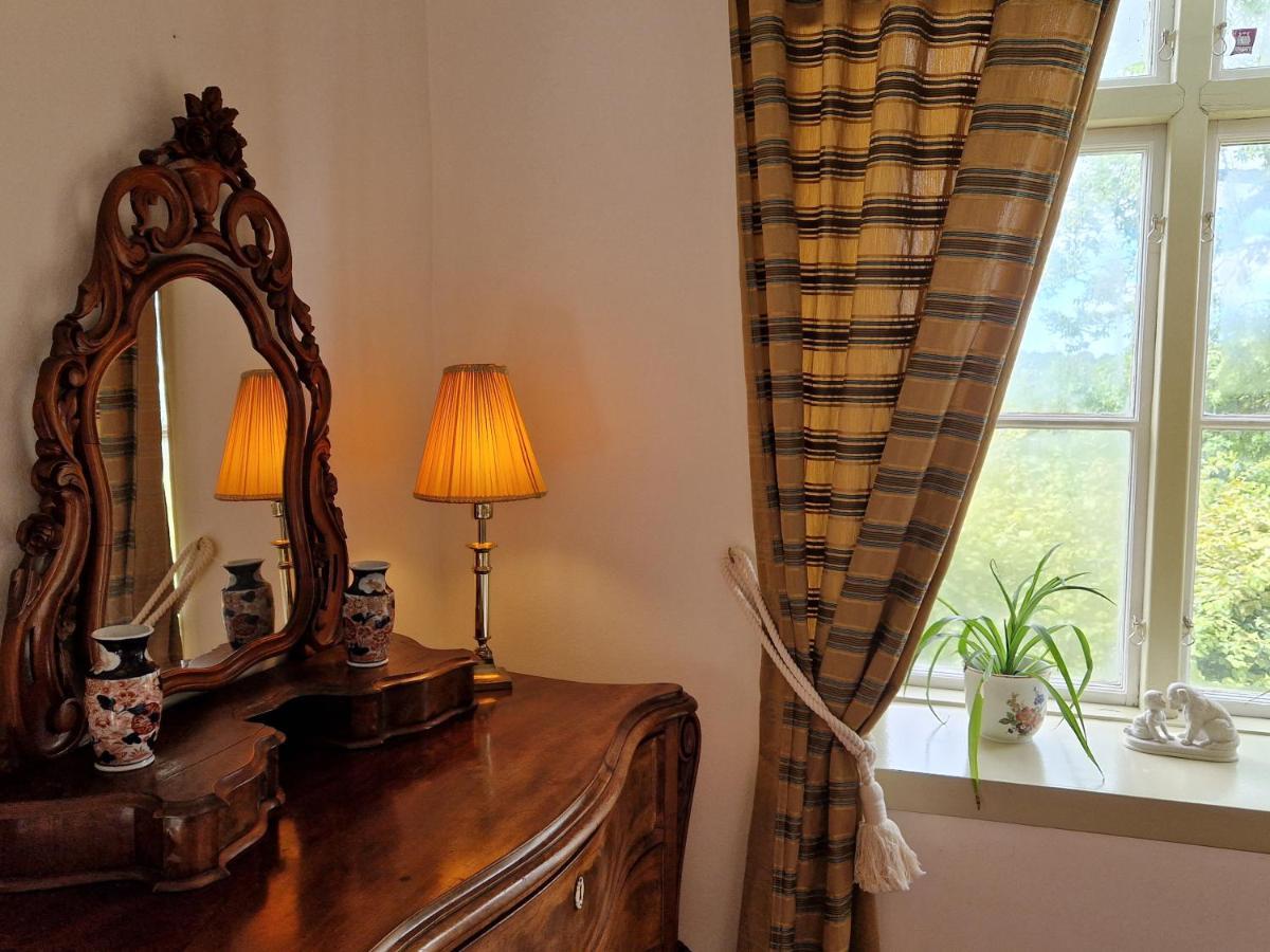 Floda  Naeaes Slott 게스트하우스 외부 사진